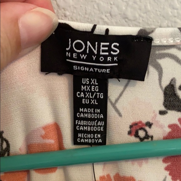 NWT! Jones New York floral, twisted front blouse - Picture 7 of 12